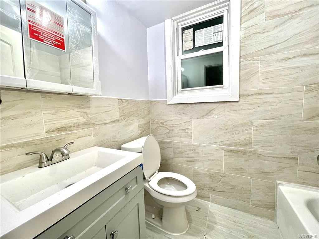 318 Sobieski St Unit 2 - Photo 3 of 13