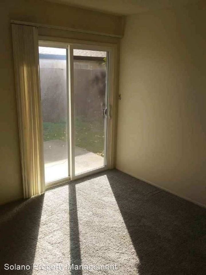 Centennial Arms 1100-1118 School St - Photo 2 of 8