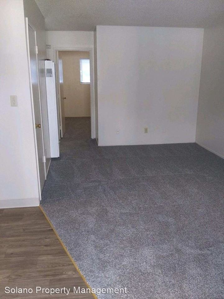 Centennial Arms 1100-1118 School St - Photo 3 of 8