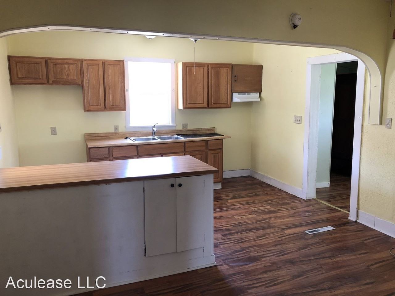 225 225 W. Thorton - Photo 2 of 5