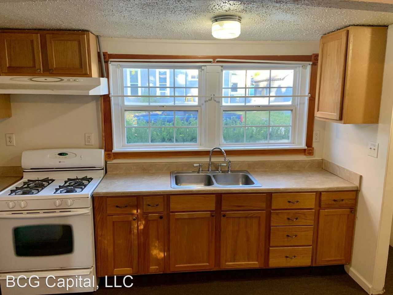 327 Miller St - Photo 2 of 7