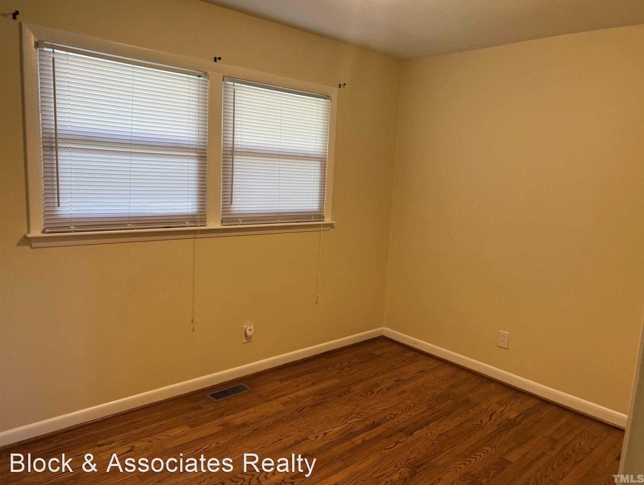 207 W Boundary St - Photo 3 of 13