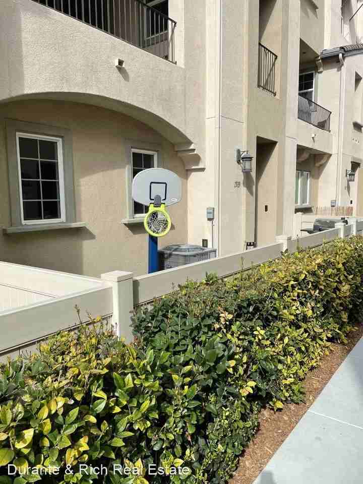 1589 Santa Carolina - Photo 2 of 17