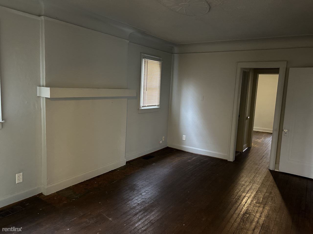 11227 College St - Photo 3 of 7