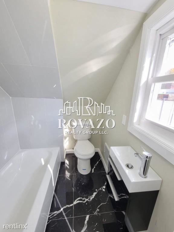 135 Grumman Ave - Photo 2 of 5