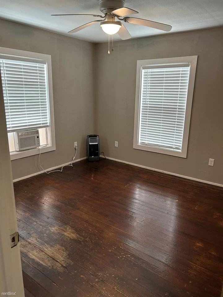1503 E Travis St - Photo 2 of 4
