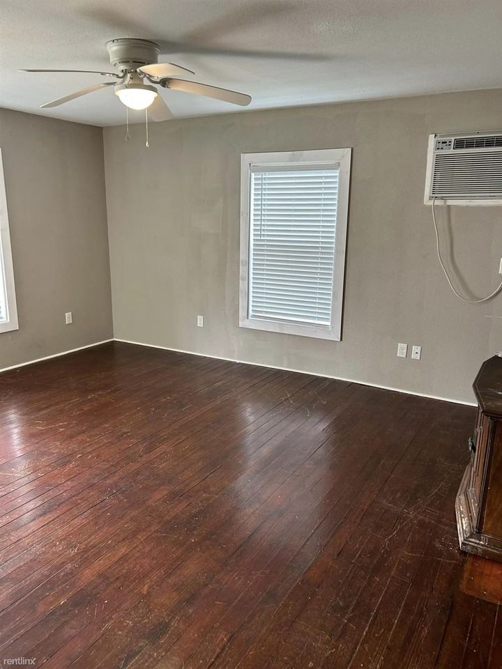 1503 E Travis St - Photo 3 of 4