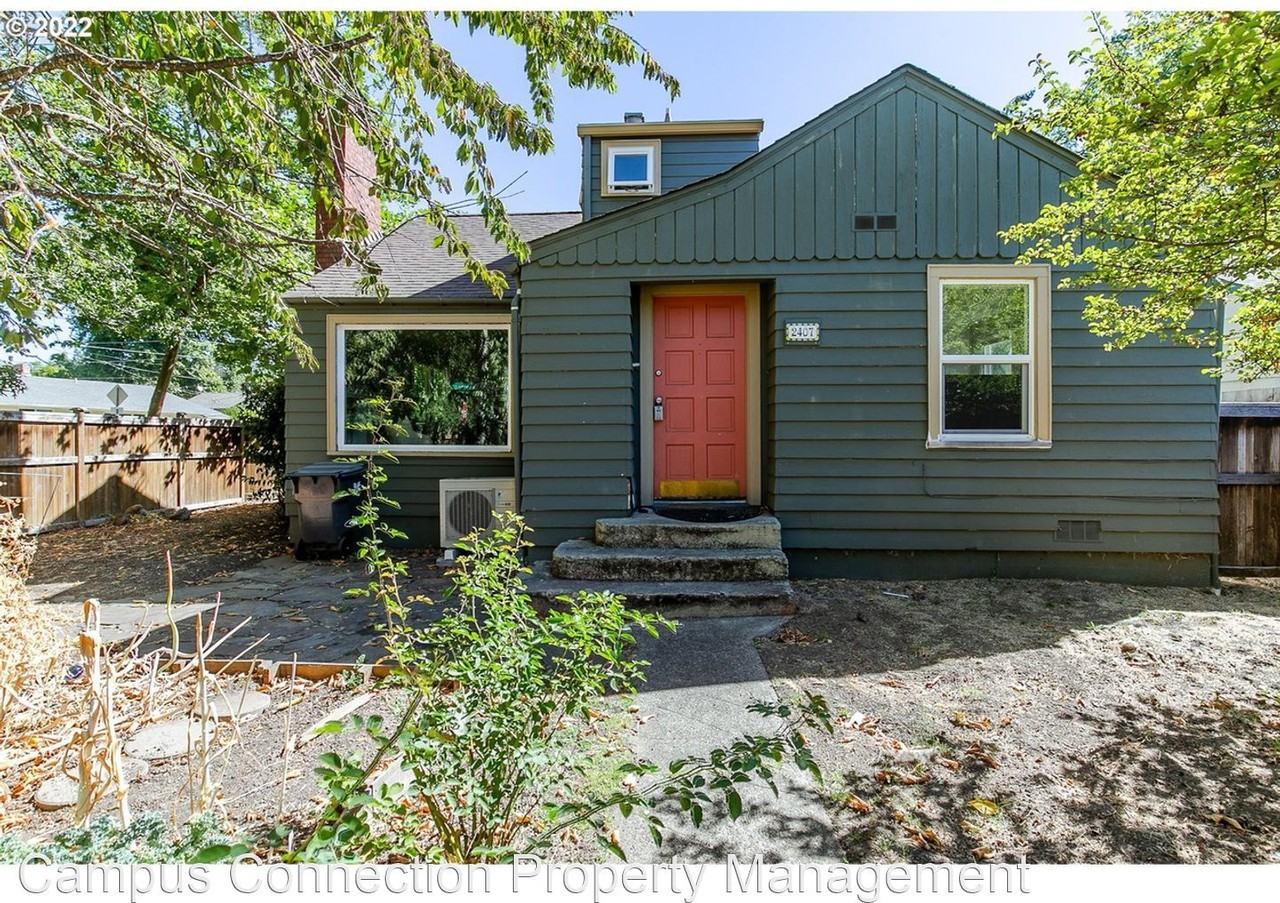 2407 University St - Photo 2 of 29