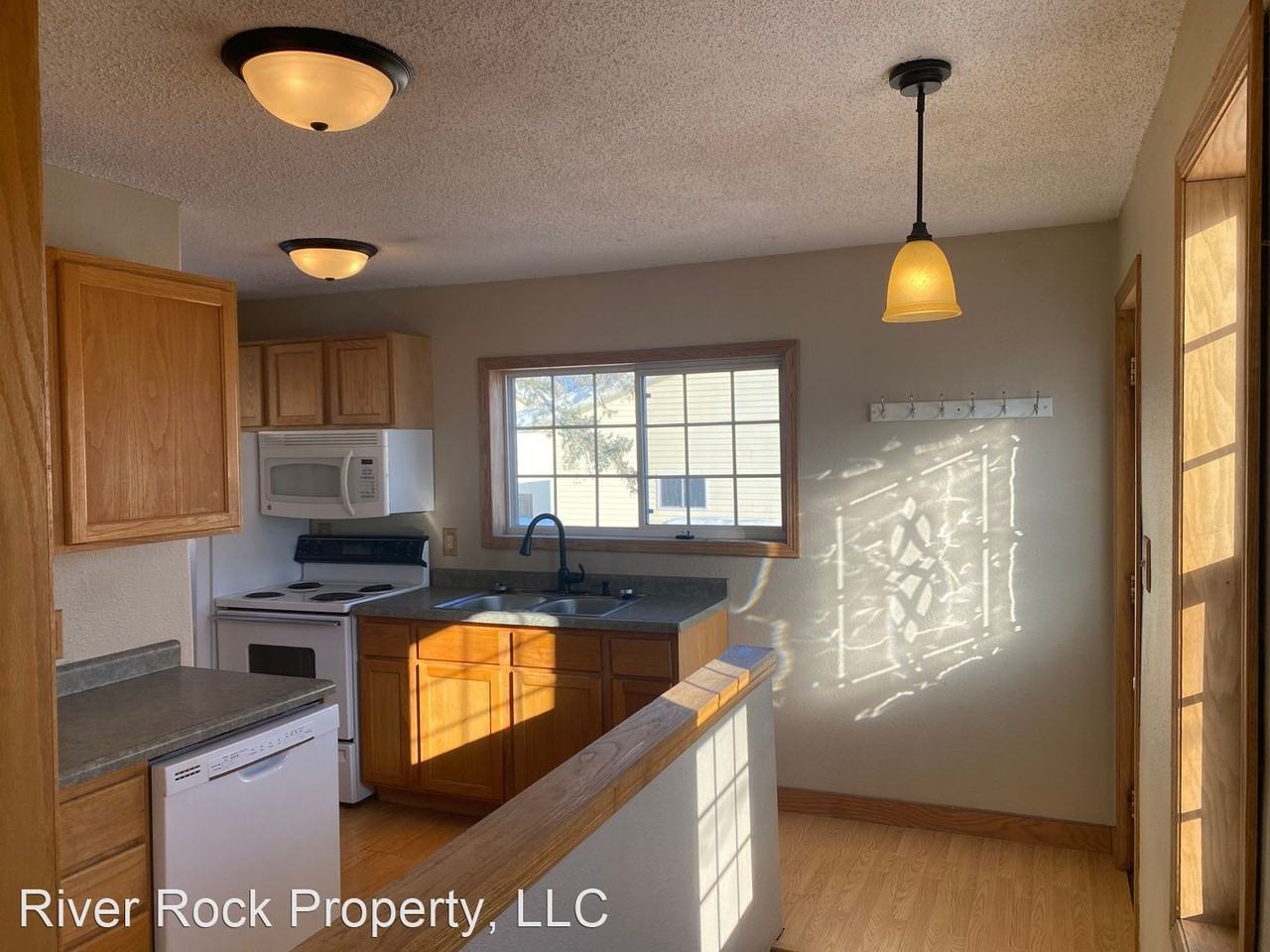 226 5th Ave Nw - Photo 3 of 18