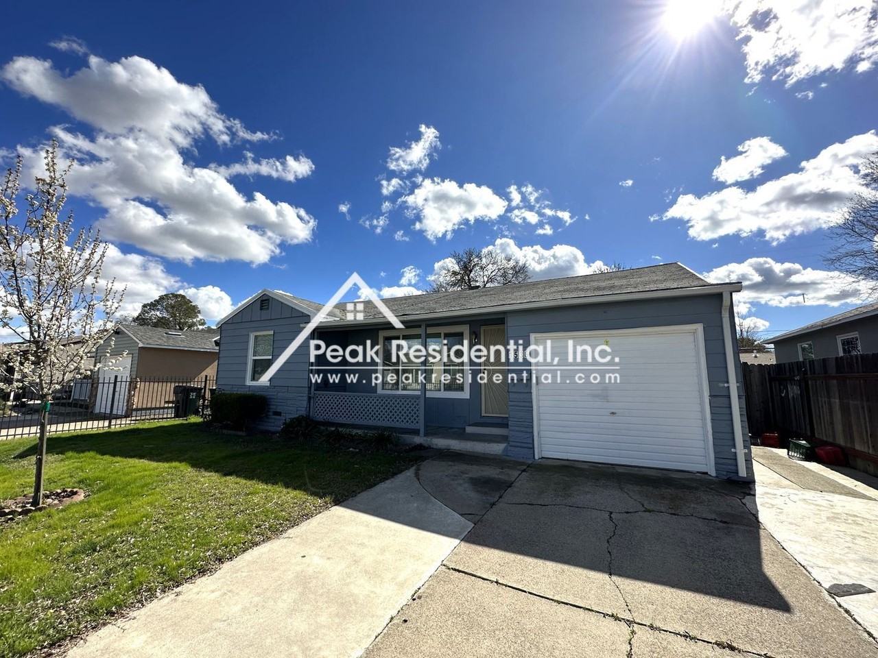 1536 Sterling St - Photo 2 of 4