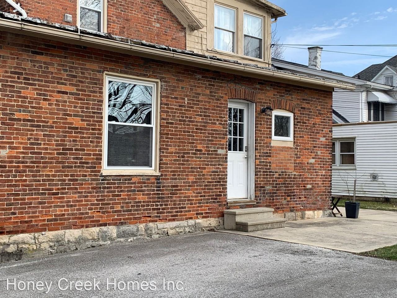 386 S Washington St - Photo 2 of 7