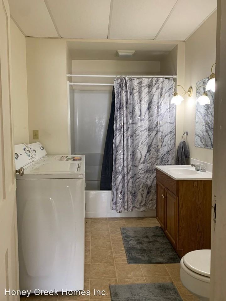 386 S Washington St - Photo 3 of 7