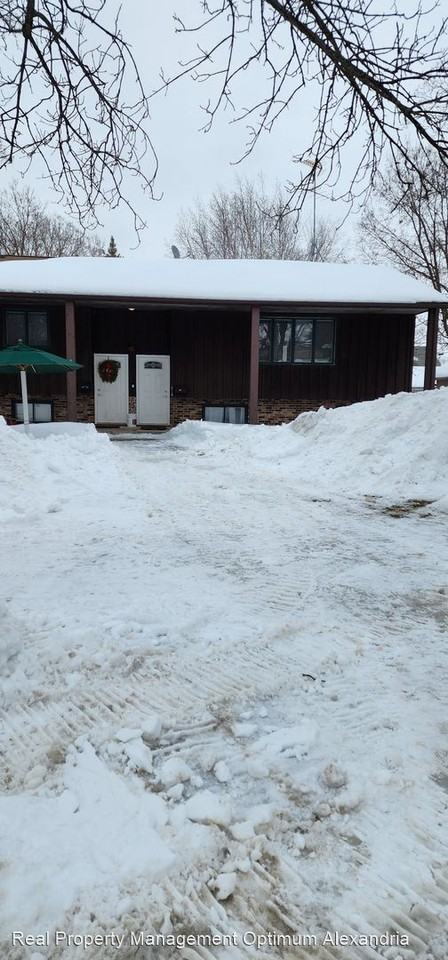 815 Douglas St - Photo 2 of 16