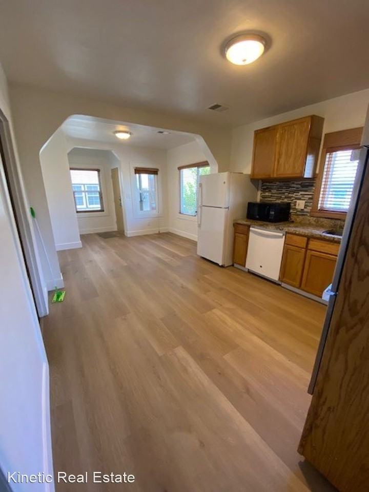 934 1st Ave - Photo 3 of 11