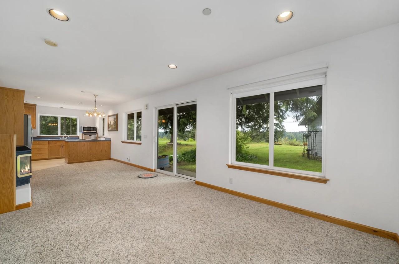 5039 Auburn Way S - Photo 2 of 11