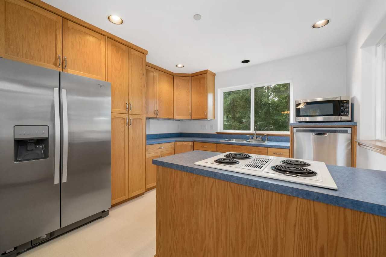 5039 Auburn Way S - Photo 3 of 11