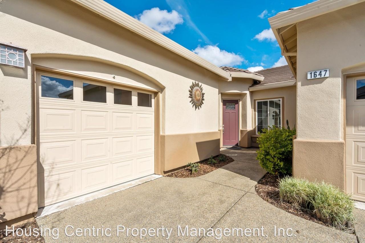 1647 Daunting Dr - Photo 2 of 50