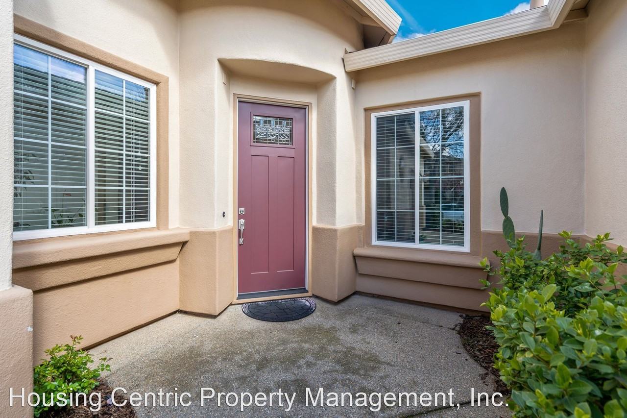 1647 Daunting Dr - Photo 3 of 50