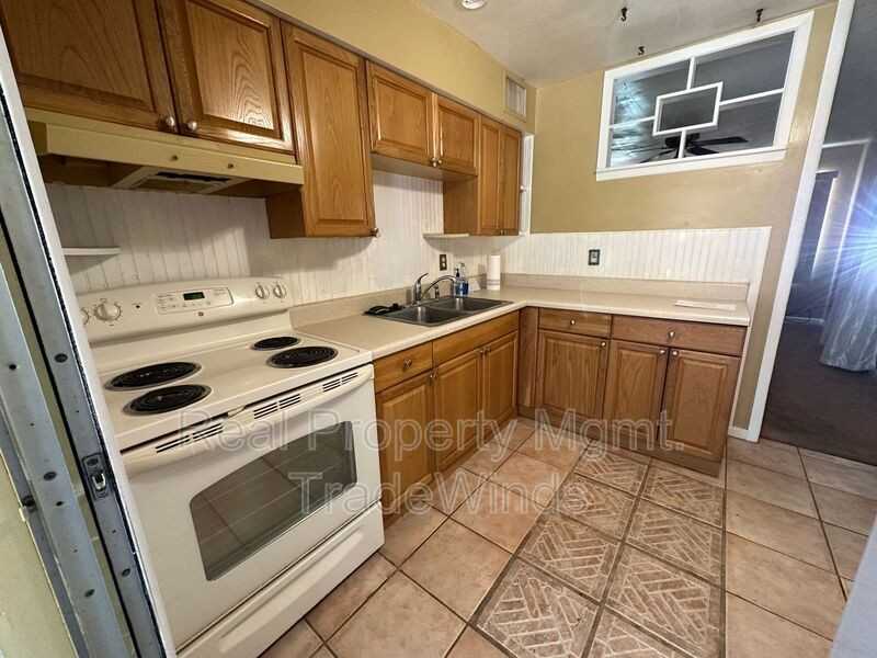 311 62nd Ave Ne - Photo 3 of 36