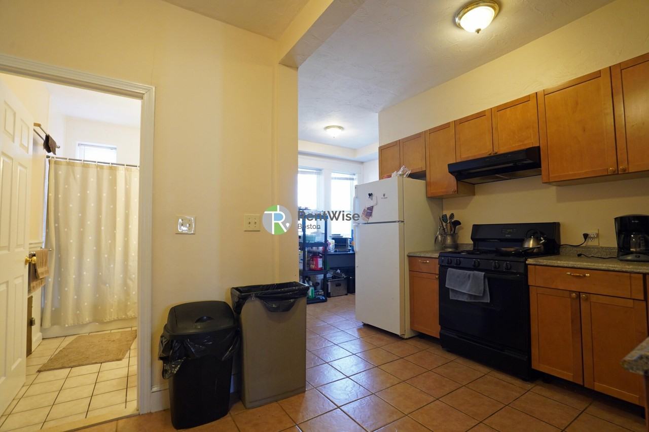 48 Cummings Rd #3 - Photo 5 of 31