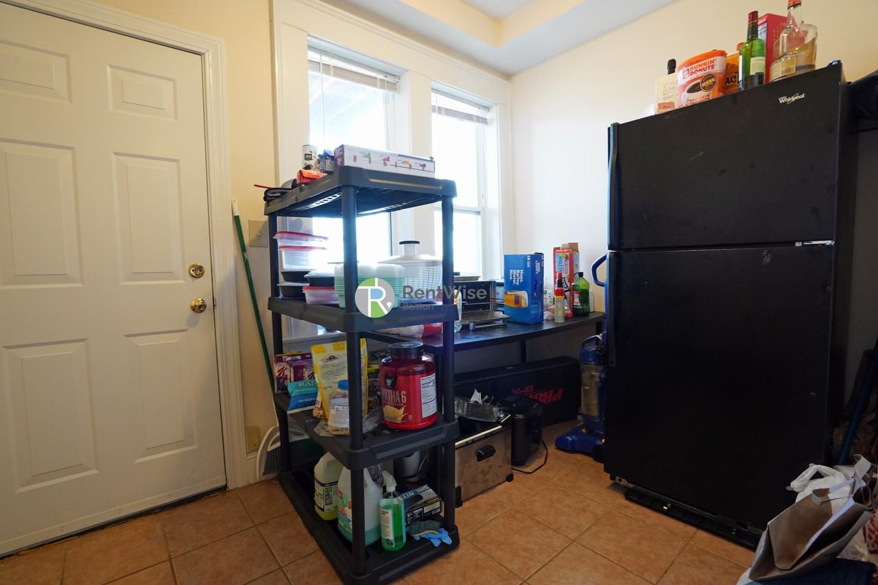 48 Cummings Rd #3 - Photo 7 of 31