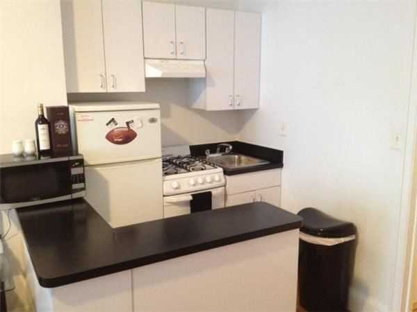 140 E 46th St - Photo 3 of 4