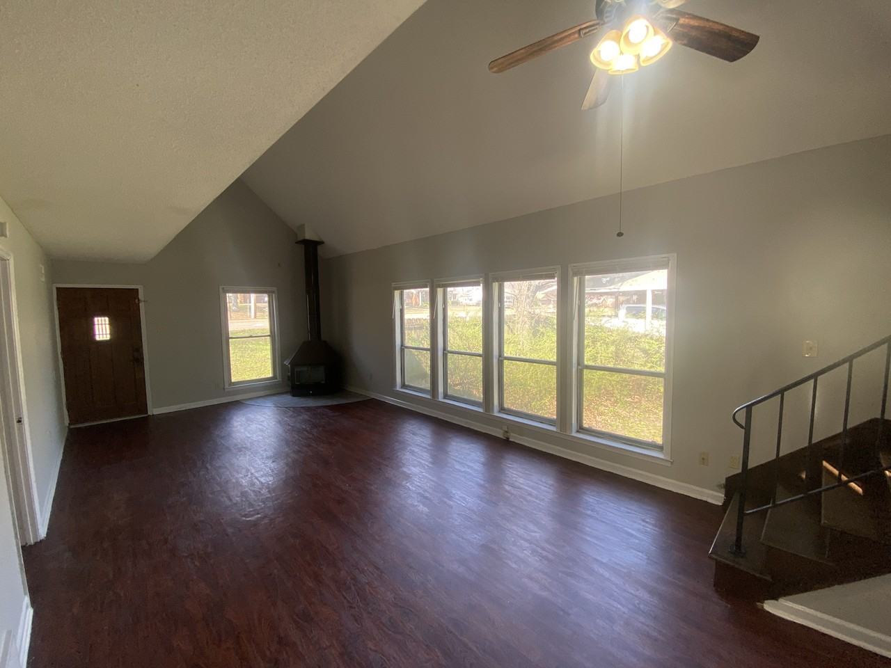 3208 Sycamore View Rd - Photo 2 of 11