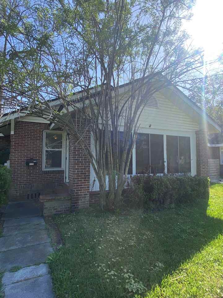 4728 Kingsbury St - Photo 2 of 13