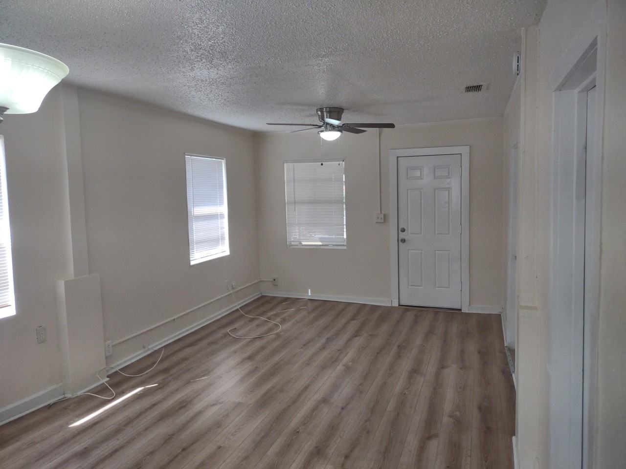 1407 Monroe Ave - Photo 3 of 9