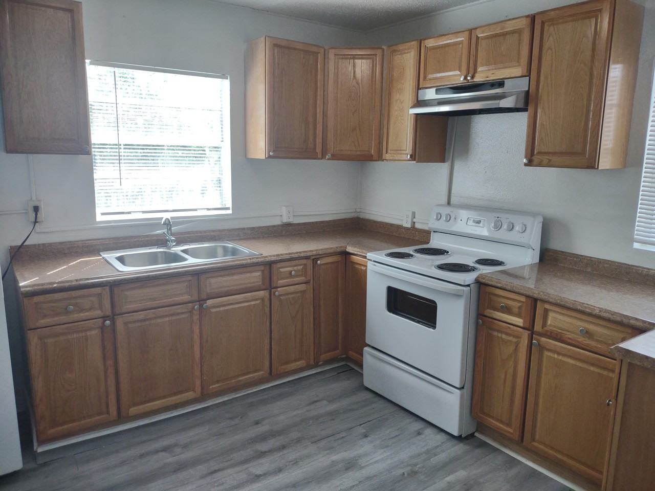 1407 Monroe Ave - Photo 6 of 9