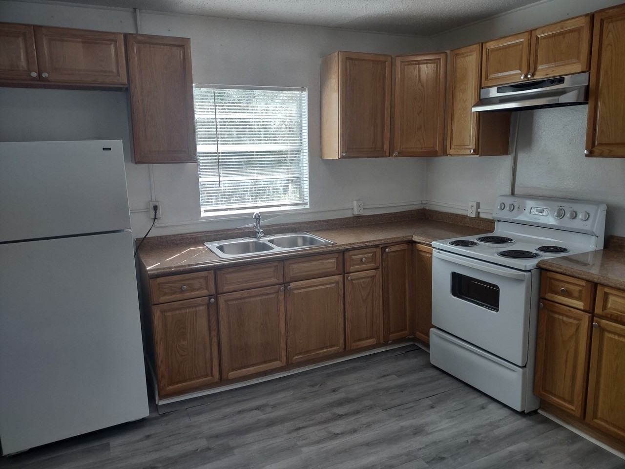 1407 Monroe Ave - Photo 7 of 9