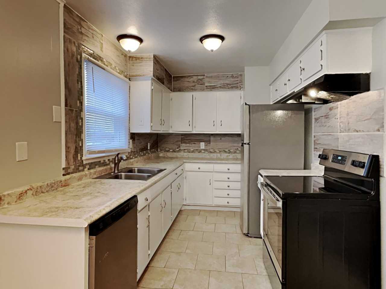3407 N Pleasant St - Photo 3 of 18
