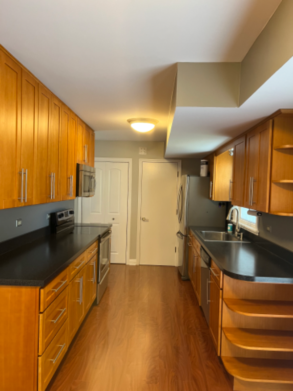 453 Kensington Ct - Photo 2 of 9