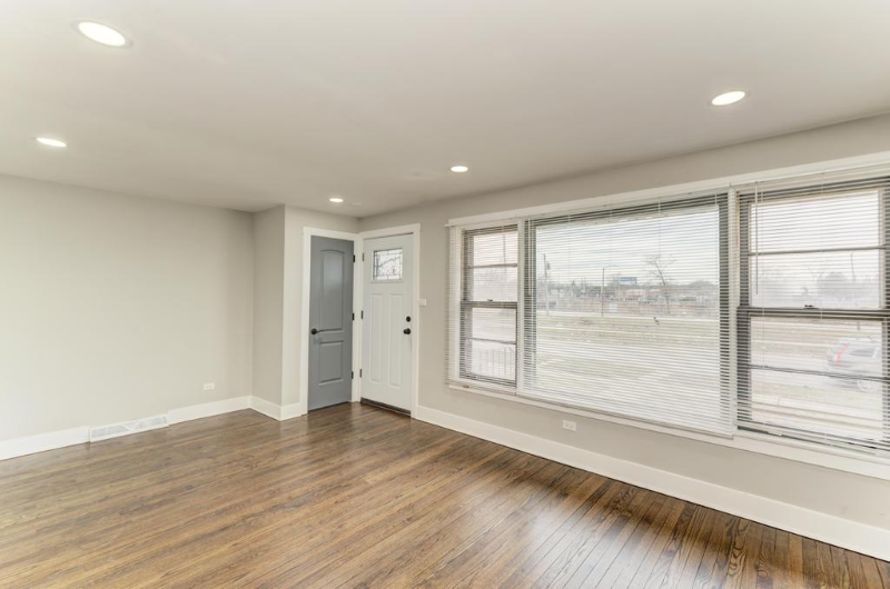 11209 South Laflin Street - Photo 2 of 24