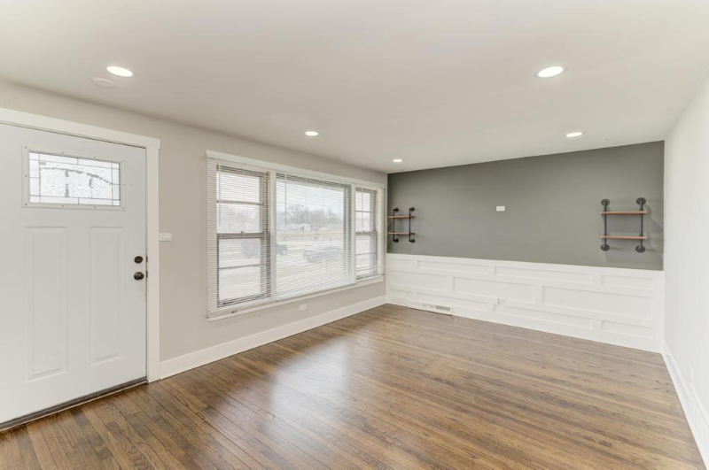 11209 South Laflin Street - Photo 3 of 24