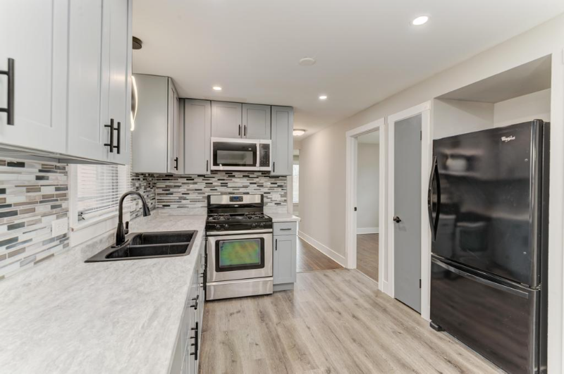 11209 South Laflin Street - Photo 6 of 24