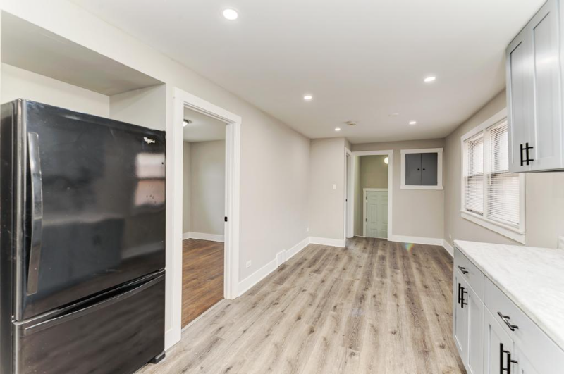 11209 South Laflin Street - Photo 7 of 24