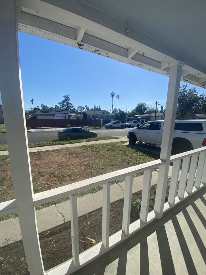 20011 Archwood St - Photo 2 of 28