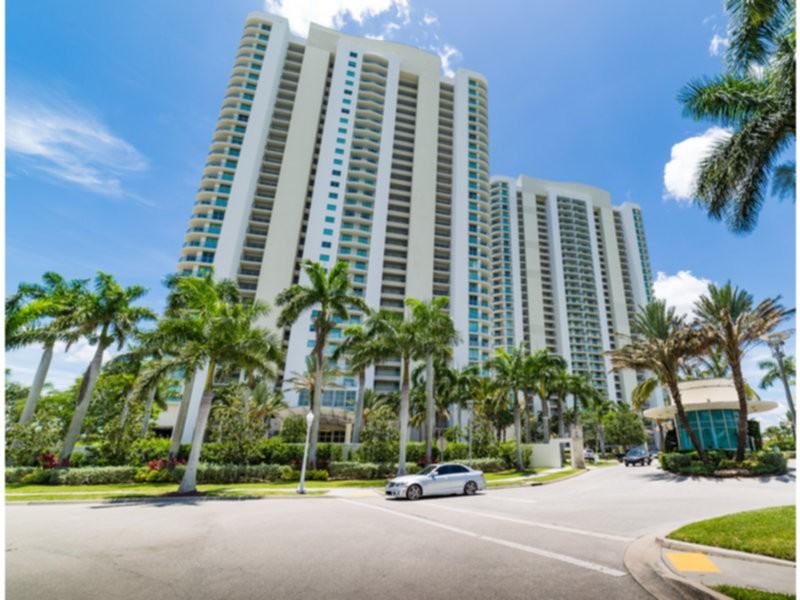 3000 Oasis Grand Blvd #903 - Photo 3 of 46