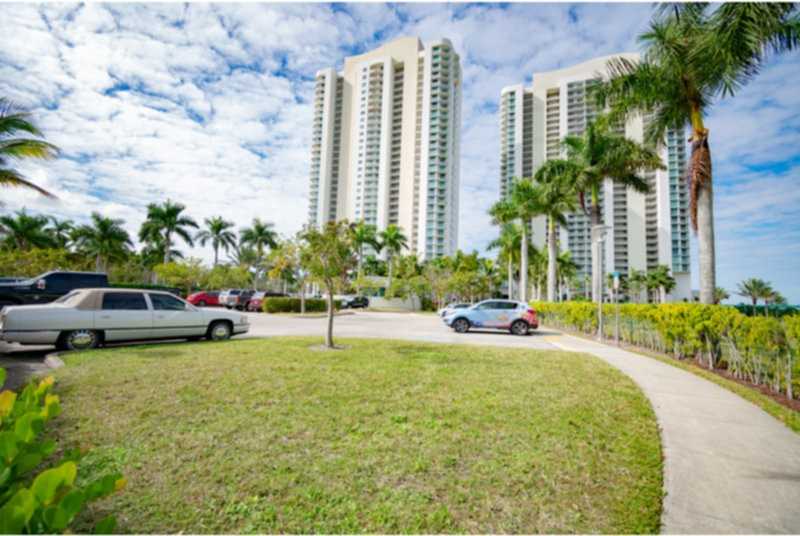 3000 Oasis Grand Blvd #903 - Photo 6 of 46