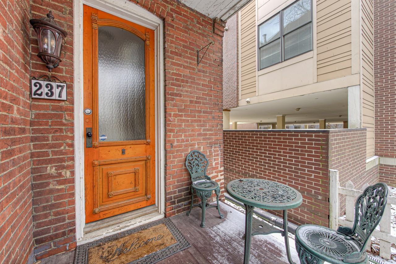 237 East Saint Joseph Street - Photo 2 of 23