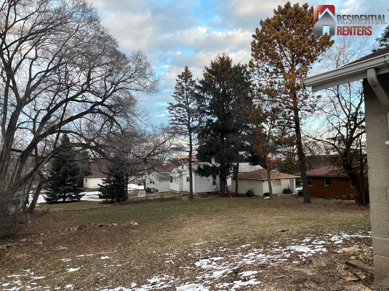 10918 W Wells St #1 - Photo 3 of 9