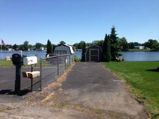 734 S Lakeside Dr - Photo 2 of 13