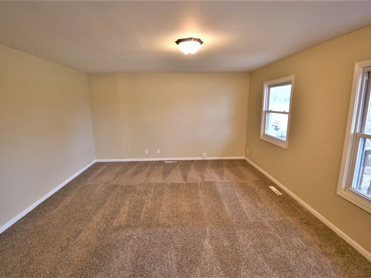 19 E Streamwood Blvd - Photo 2 of 8