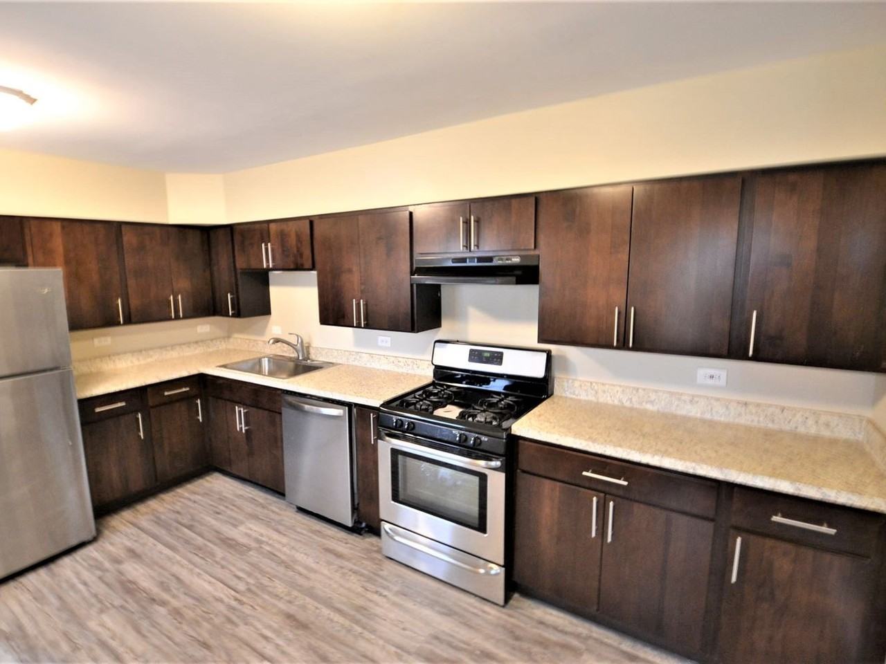 19 E Streamwood Blvd - Photo 3 of 8