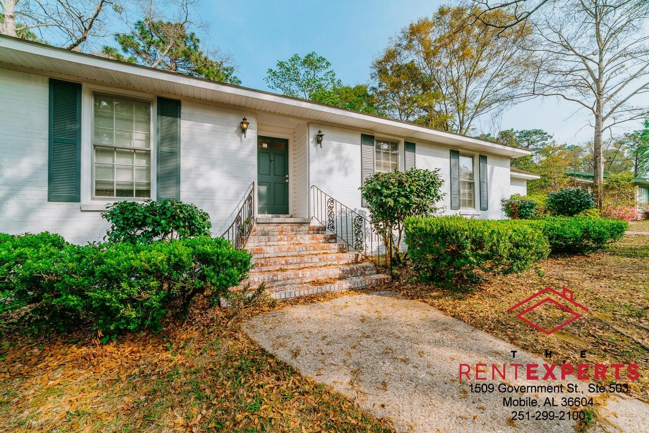 1108 Locarno Street - Photo 3 of 41