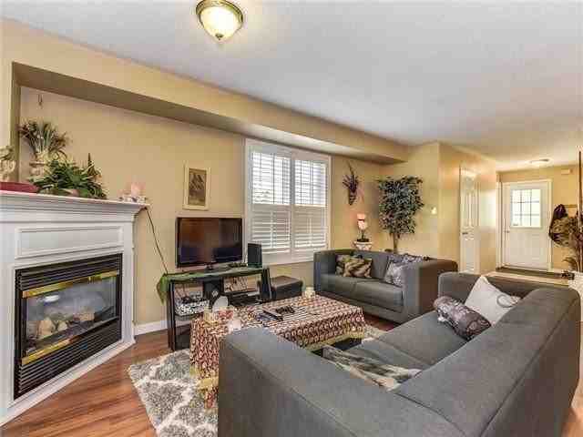 6 Bonello Crescent - Photo 3 of 12