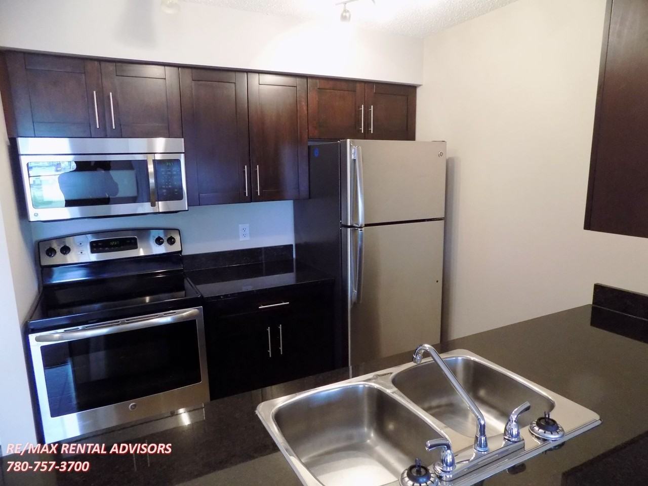 12035 22 Ave Sw - Photo 2 of 18