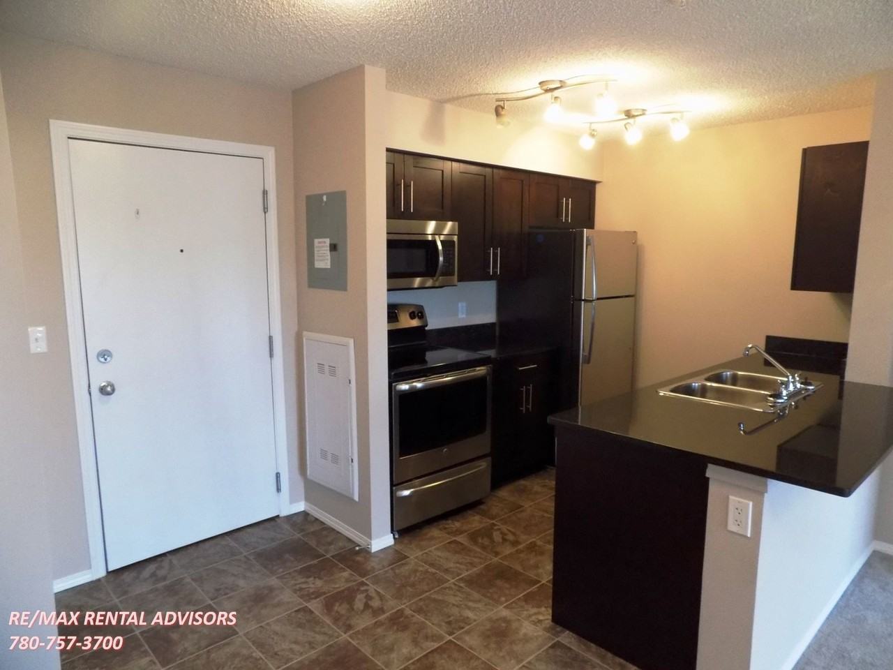 12035 22 Ave Sw - Photo 3 of 18