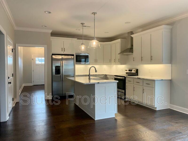 202 Hickory Dr - Photo 3 of 14